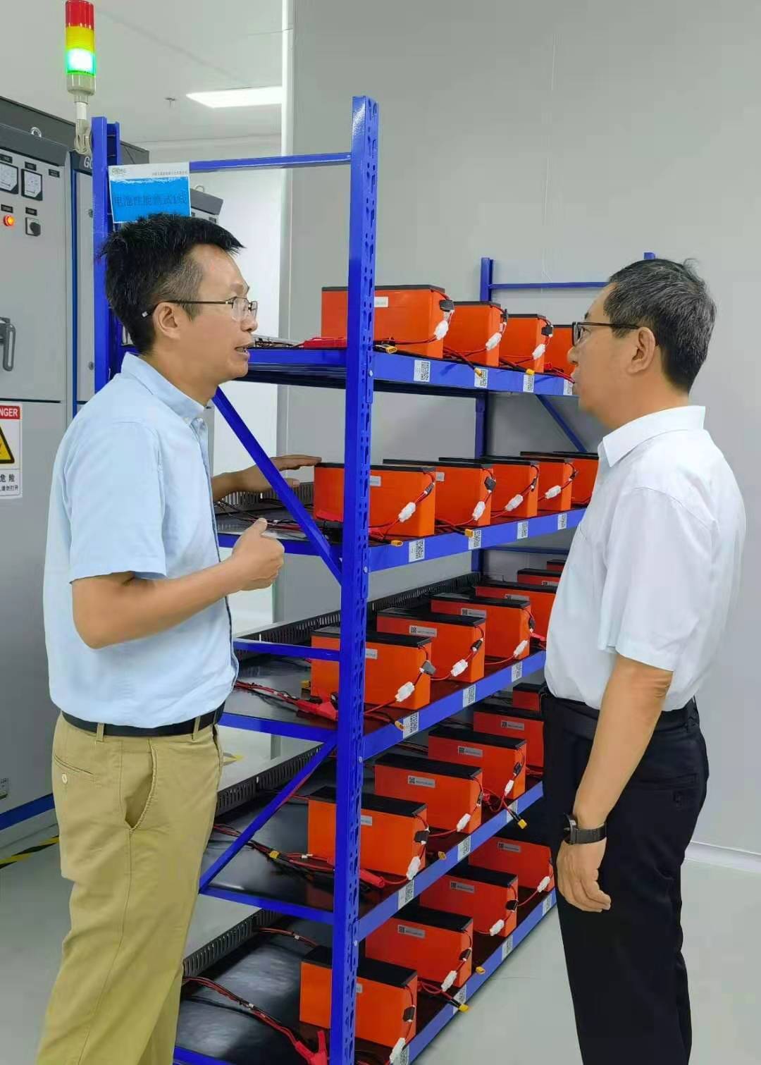 安陽市政府副秘書長(zhǎng)、辦公室主任史景山見證克能鋰電批量發(fā)貨（2021年6月3日）